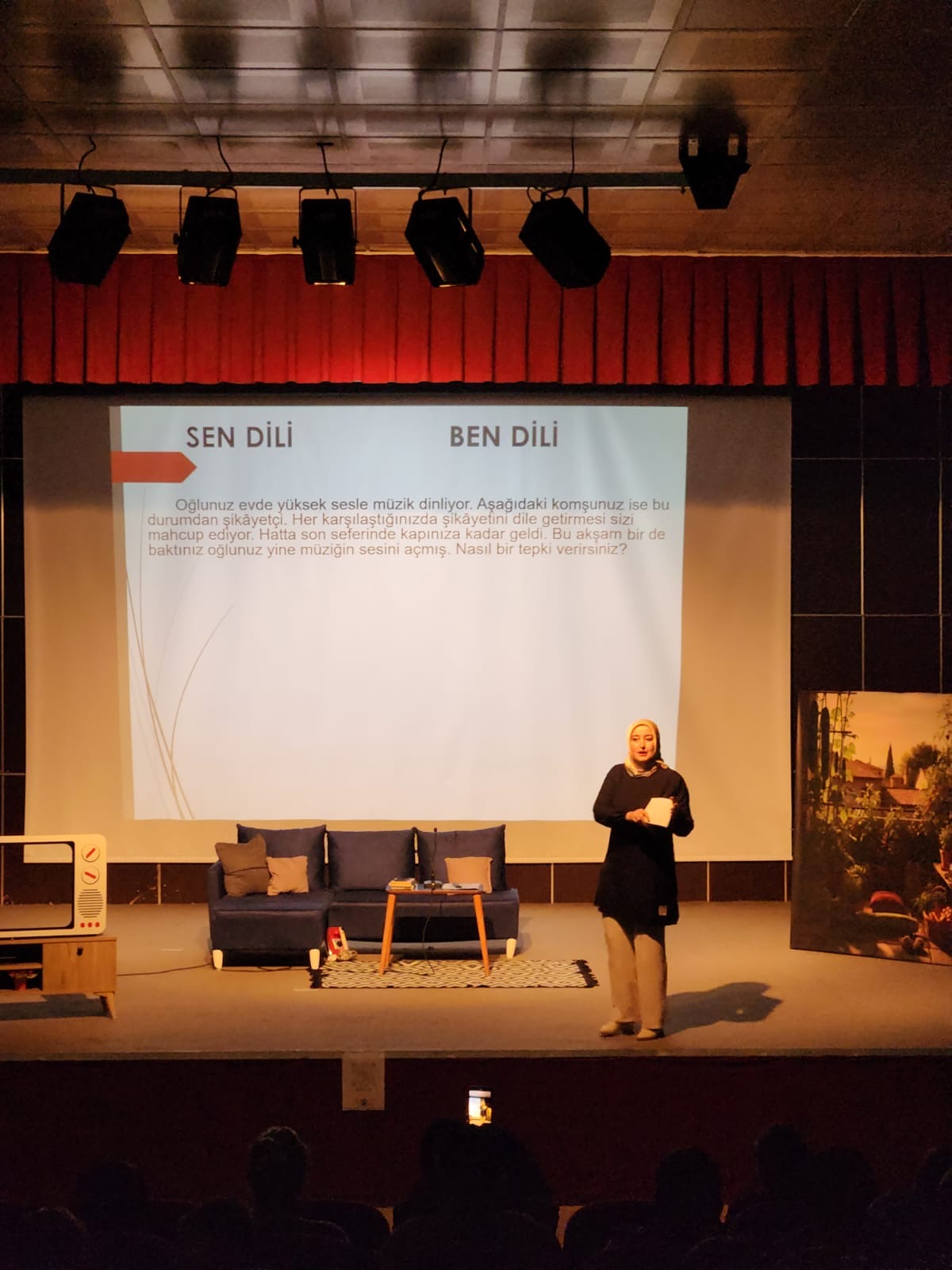 Ardeşen’de Etkili İletişim Eğitimi ve Tiyatro Gösterisi Düzenlendi