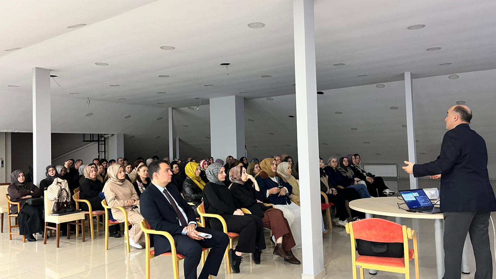 Otizm Farkındalık Eğitimi Düzenlendi.