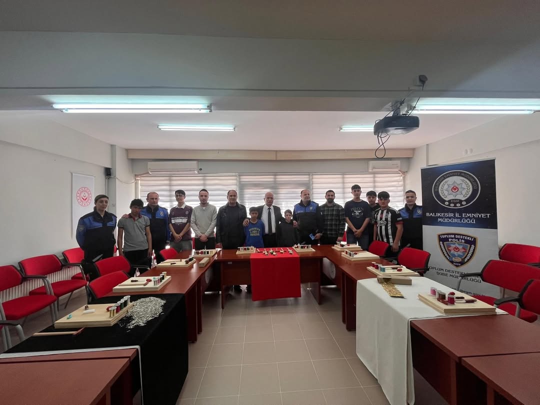 İl Emniyet Müdürlüğü Toplum Destekli Polislik Ekiplerinden Çocuklarımıza Yönelik Filografi Kursu Bilgilendirmesi
