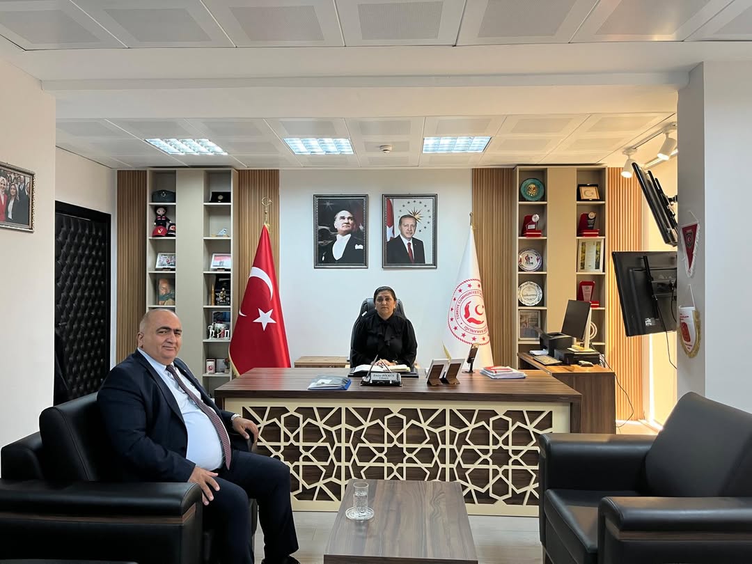 İl Müdürümüz Sayın Emine BÖÇKÜN, Görevine Yeni Başlayan Bigadiç SHM Müdürümüz Faruk ÇELİK’e Başarılar Diledi