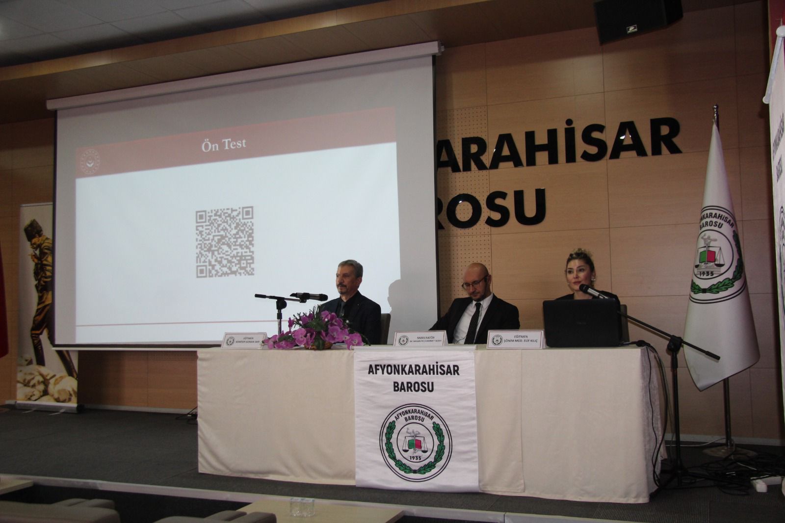 Şiddet Önleme ve İzleme Merkezimiz Afyonkarahisar Barosu’na  "Kadına Yönelik Şiddetle Mücadele"  Eğitimi Verdi