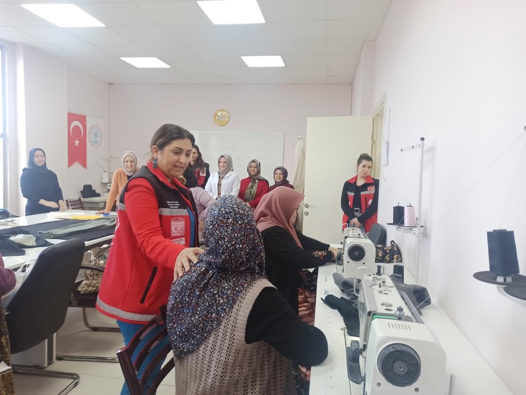 İl Müdürümüz Sayın Emine BÖÇKÜN, 8 Nisan Dünya Romanlar Günü Kapsamında Altıeylül SODAM’ı Ziyaret Etti