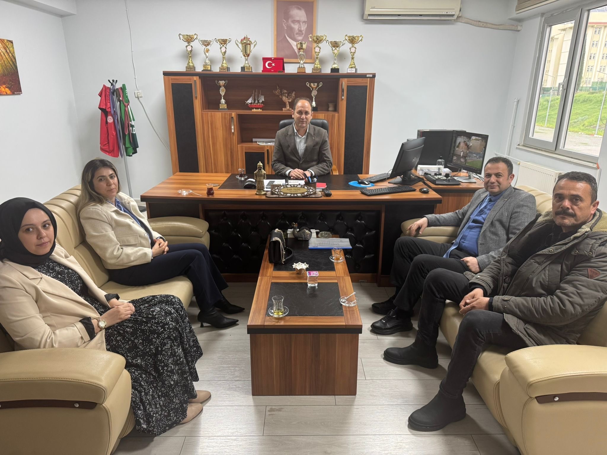 İl Müdürlüğümüz Şube Müdürü Şenay Atar Keskin ,Düziçi Sosyal Hizmet Merkezi Müdürümüz Fatih Hürata ile birlikte Düziçi Gençlik ve Spor İlçe Müdürü Fatih Yıldız’ı ziyaret etmiştir. 