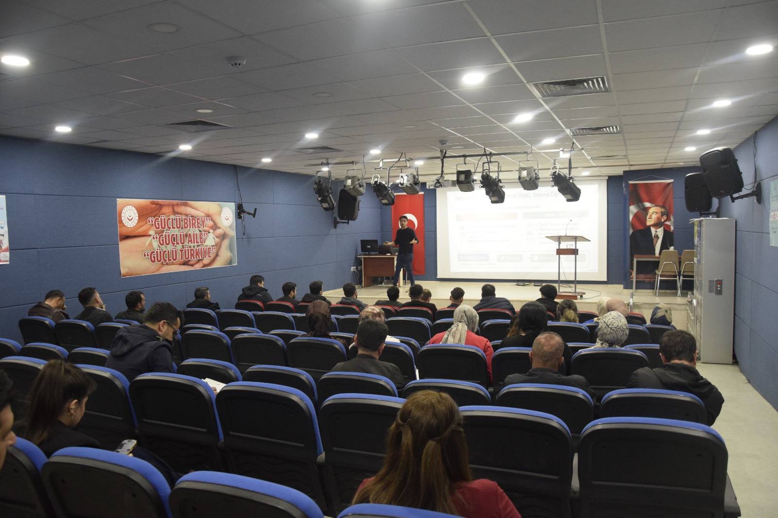 Otizm Farkındalık Eğitimi Düzenlendi