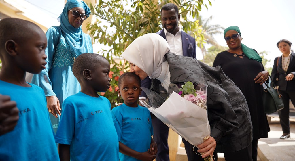 Bakanımız Göktaş, Senegal’de Türkiye'nin destekleriyle faaliyet gösteren sosyal hizmet merkezlerini ziyaret etti
