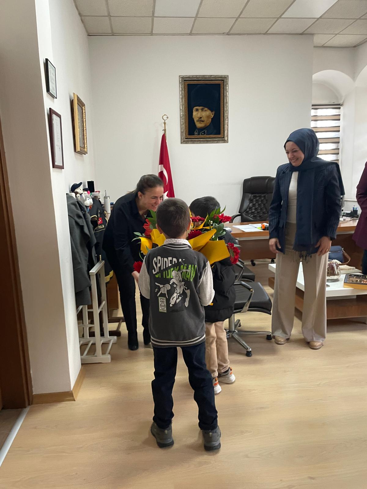 Polis Haftası Kapsamında, Çocuk Hizmetleri Birimimizle, İl Emniyet Müdürlüğü Çocuk Şube Müdürü Özlem Temur’u Ziyaret Ettik