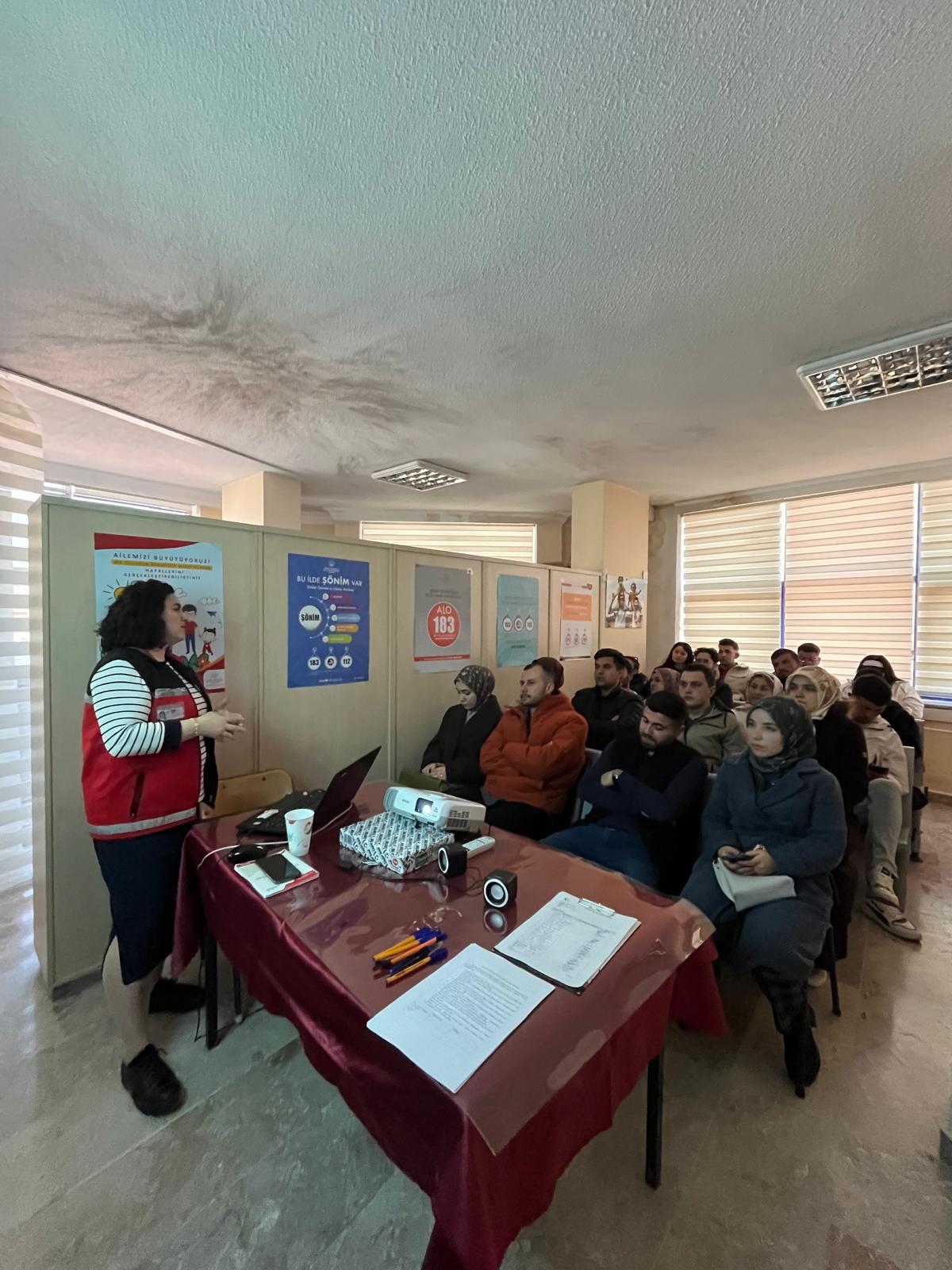 Sandıklı Sosyal Hizmet Merkezimizde Evlilik Öncesi Eğitimi Verildi