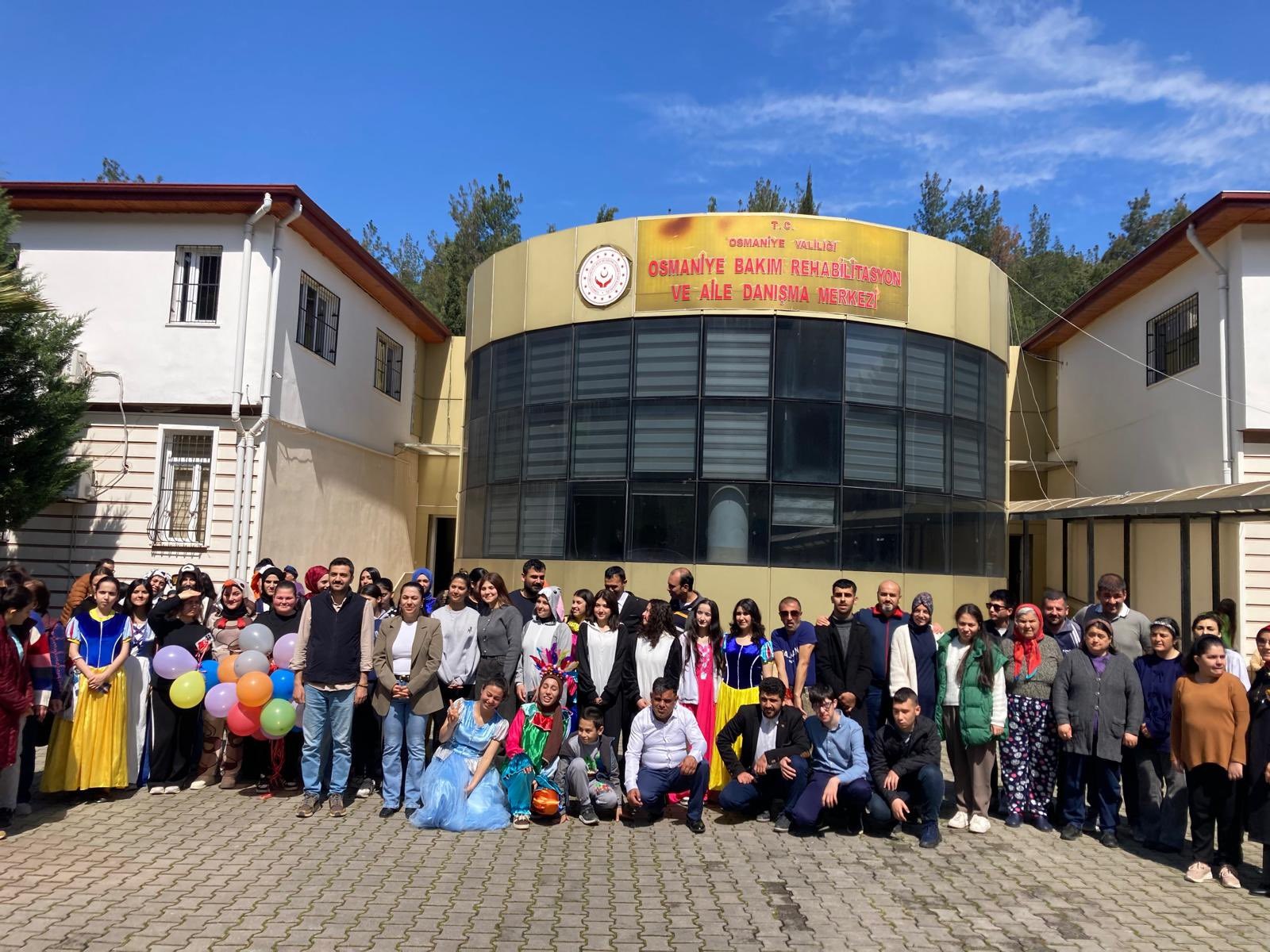 2 Nisan Otizm Spektrum Farkındalık Günü kapsamında, Mehmet Akif Ersoy Mesleki ve Teknik Anadolu Lisesi Çocuk Gelişimi Bölümü öğrencileri, Osmaniye Bakım Rehabilitasyon ve Aile Danışma Merkezi Müdürlüğümüzü ziyaret ettiler