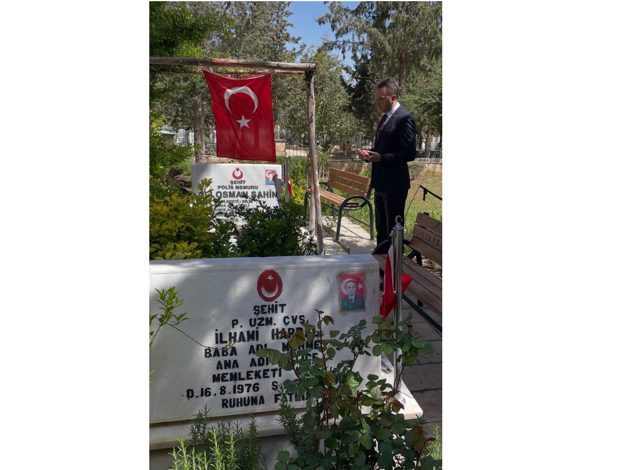 Ziyaret Göreve başlayan Aile ve Sosyal Hizmetler İl Müdürümüz Sayın Çetin Tutaş, ilk ziyaretini şehitliğimize gerçekleştirerek aziz şehitlerimiz için dua etti. 