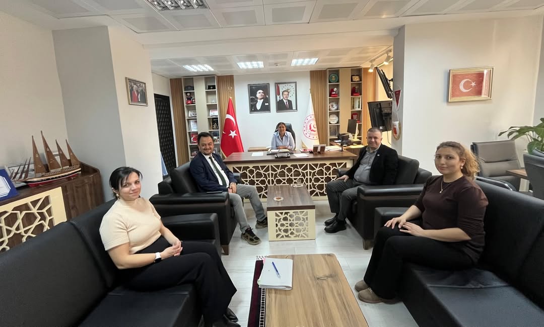 Balıkesir Üniversitesi Rektör Yardımcısı Sayın Murat DOĞUBAY'dan İl Müdürümüz Emine BÖÇKÜN'e Nazik Ziyaret