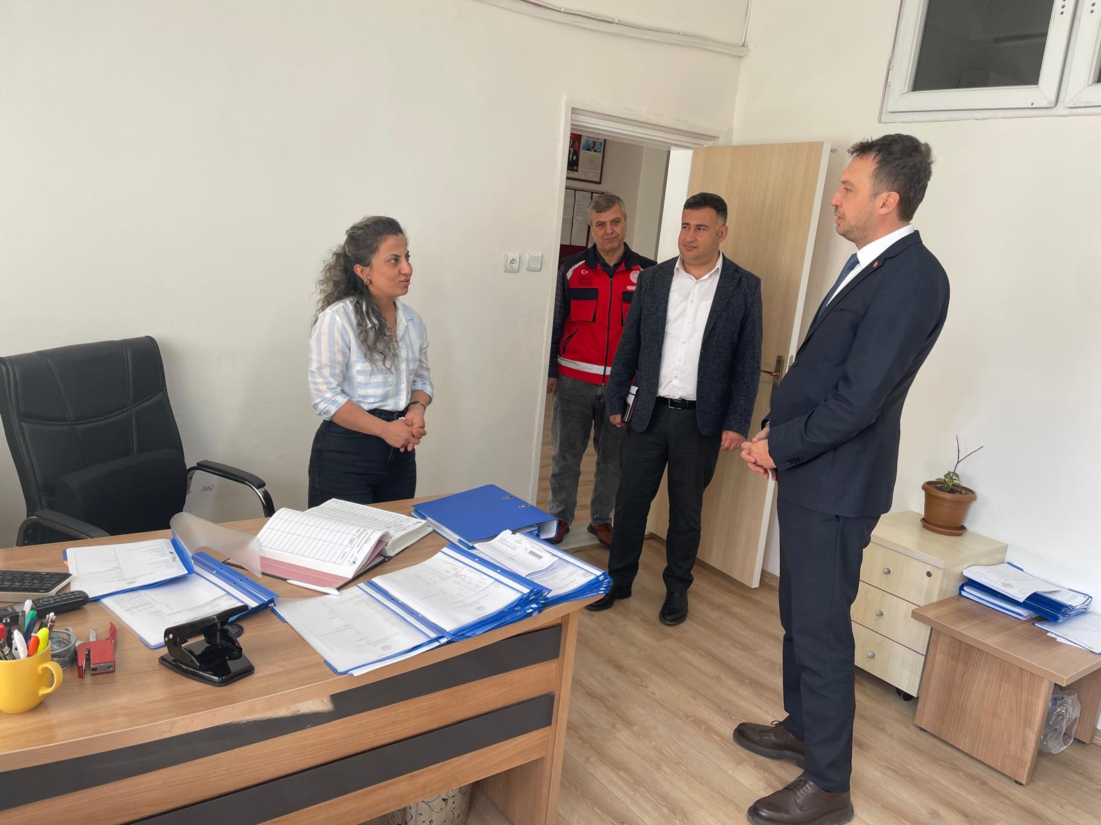 İl Müdürümüz Sayın Çetin Tutaş kıymetli mesai arkadaşlarımızı ve İl Müdürlüğümüze bağlı birimleri ziyaret ederek çalışmalarımızı yerinde inceledi. Birlikte uyum ve verimlilik içinde güzel işler başarmaya devam ediyoruz.