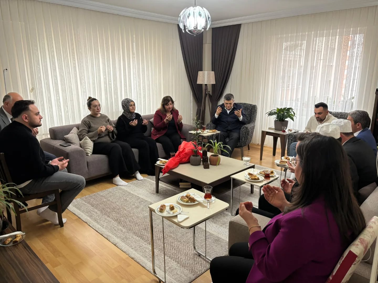 Aziz Şehitlerimizin Emanetleri Her Daim Başımızın Tacıdır