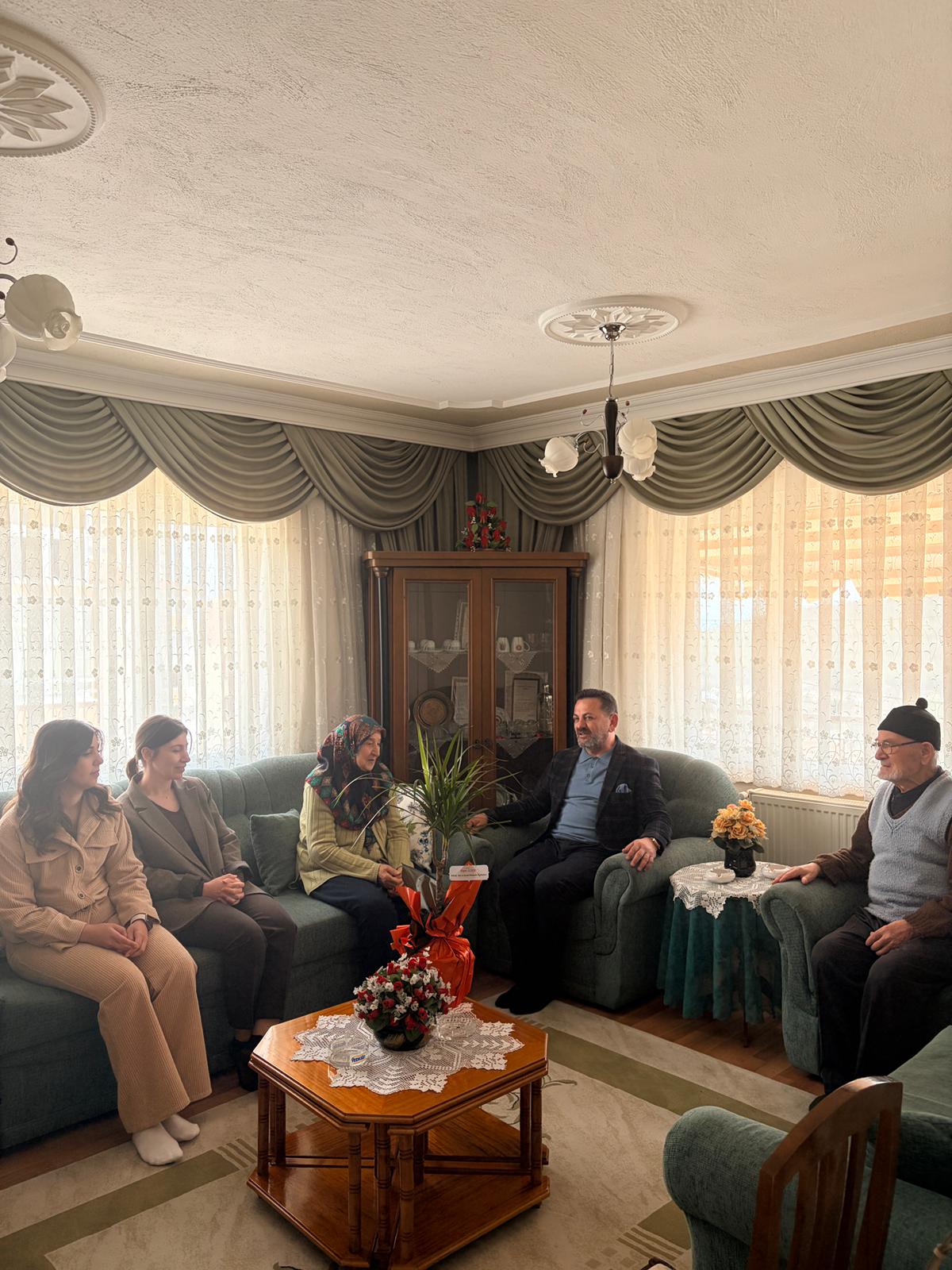 ÇİÇEKLER ŞEHİT AİLELERİNE 