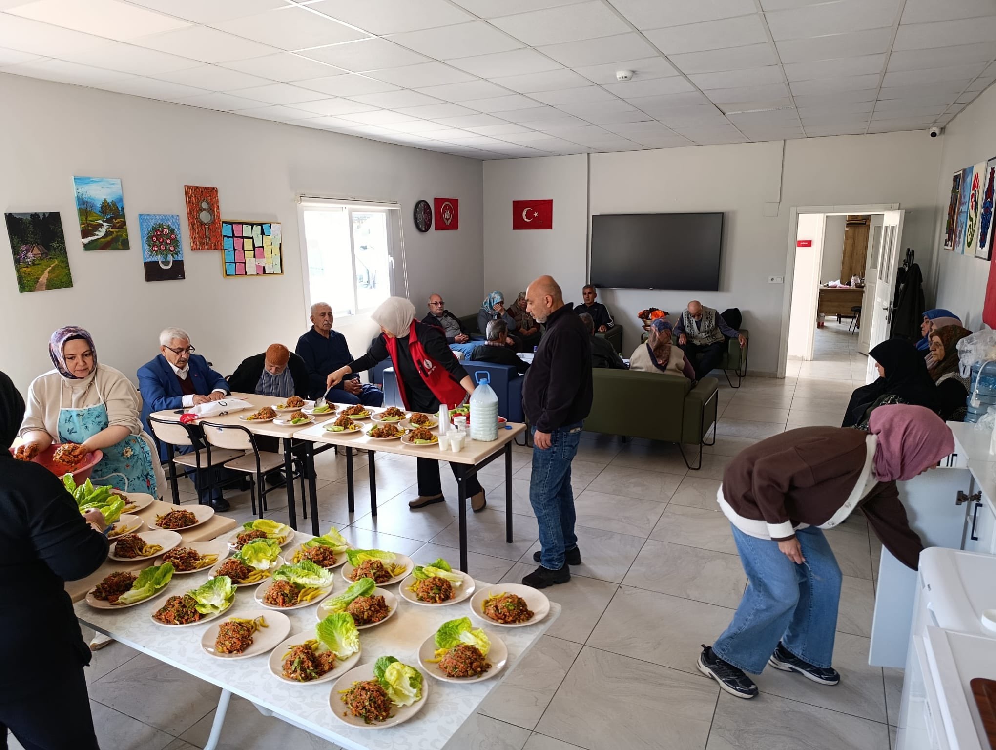 Aile ve Sosyal Hizmetler İl Müdürlüğü Gündüz Bakım ve Aktif Yaşam Merkezi’nde hizmet alan yaş almış büyüklerimiz ile  birlikte kısır etkinliği düzenlenmiştir.
