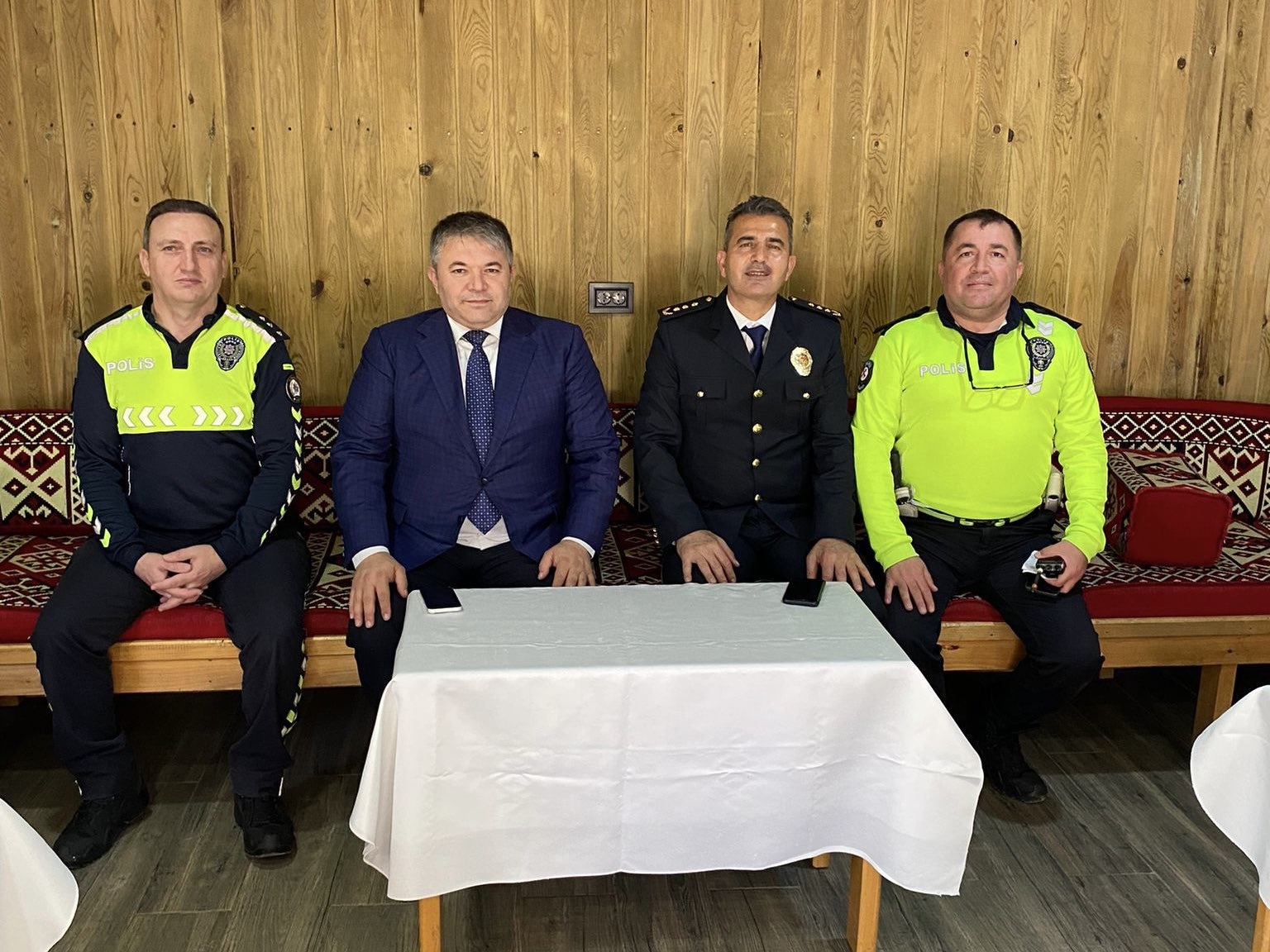 İl Müdürümüz Sayın Tolga Nacar, Emniyet Teşkilatının kuruluşunun 181. yıl dönümü dolayısıyla İl Emniyet Müdür Yardımcısı Sayın Atilla Yeşilbaş’ı ziyaret ederek Polis Haftası’nı kutlamış, görevlerinde başarılar dileyerek hayırlı çalışmalar temennisinde bulunmuştur.