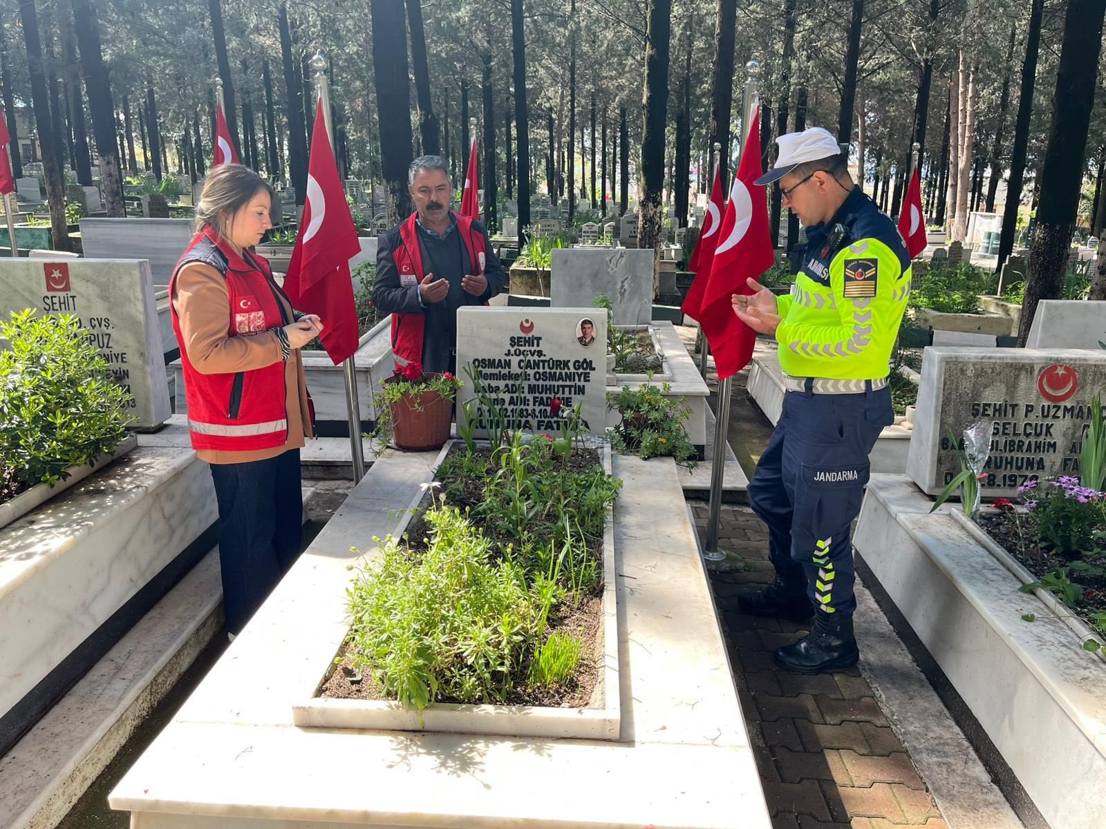  Düziçi Sosyal Hizmet Merkezi Şehit Yakınları ve Gaziler Birimi personelleri ile İlçe Jandarma Komutanlığı personelleri tarafından, Şehidimiz Jandarma Astsubay Üstçavuş Osman Cantürk Göl’ün şehadet yıl dönümü münasebetiyle ailesi ve kabri ziyaret edilmiştir. 