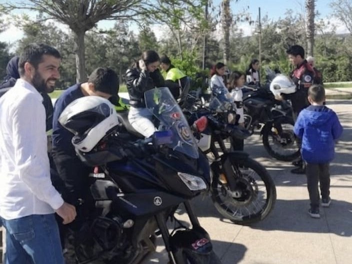 Yüksel Özden Çocuk Evleri Sitesinde kalan çocuklarımız, Emniyet Teşkilatının 181. kuruluş yıl dönümü vesilesiyle Çocuk Şube Müdürlüğünü ziyaret etmiştir.