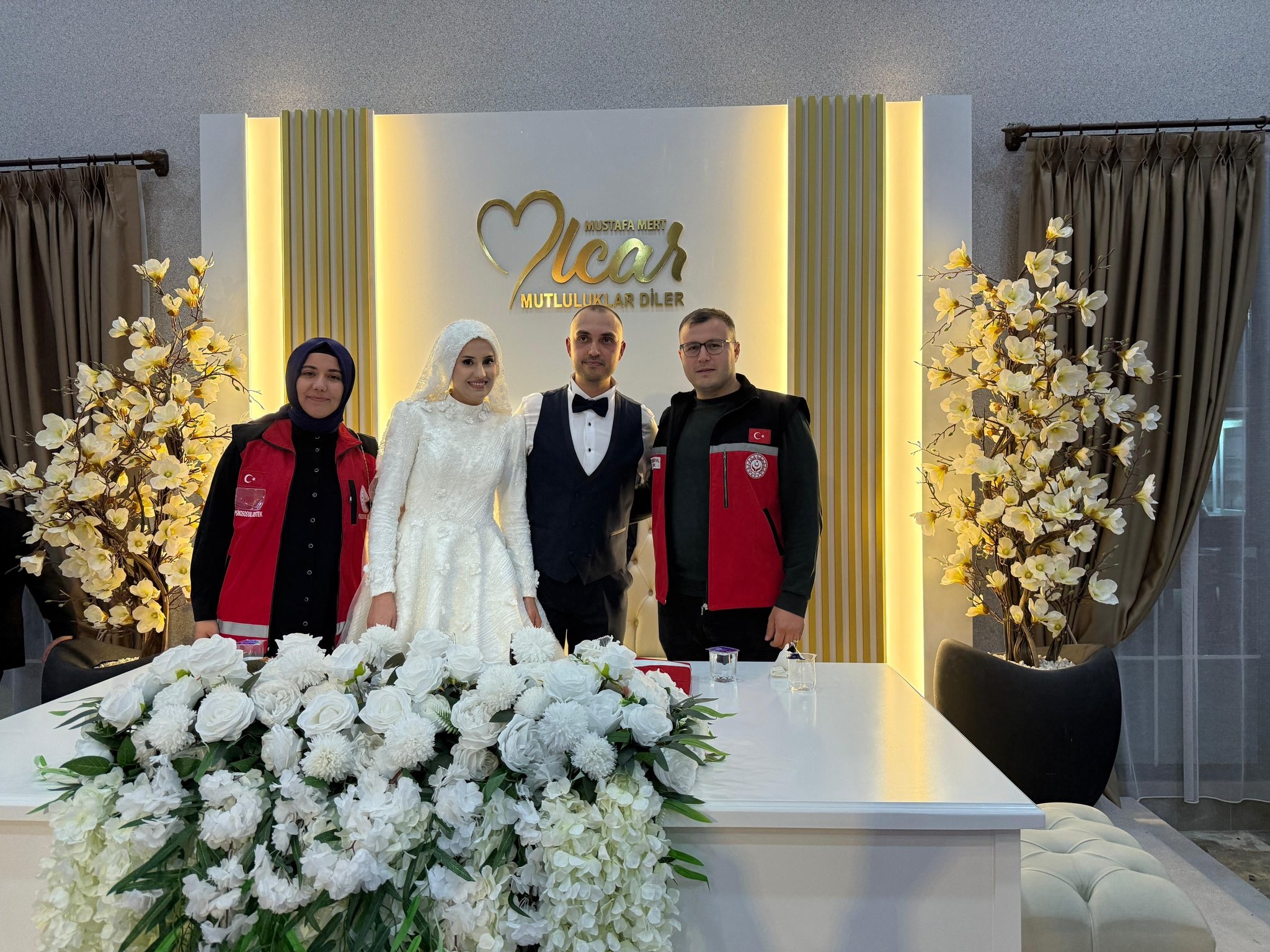 Kadirli Sosyal Hizmet Merkezi Müdürü Havva Demir Mor ve Kadirli Şehit Yakınları ve Gazi Hizmetleri Birimi personelleri, aziz şehidimiz Mehmet Ulusoy’un kıymetli kardeşi Tarık Buğra Ulusoy’un düğün merasimine katılım sağlamışlardır.