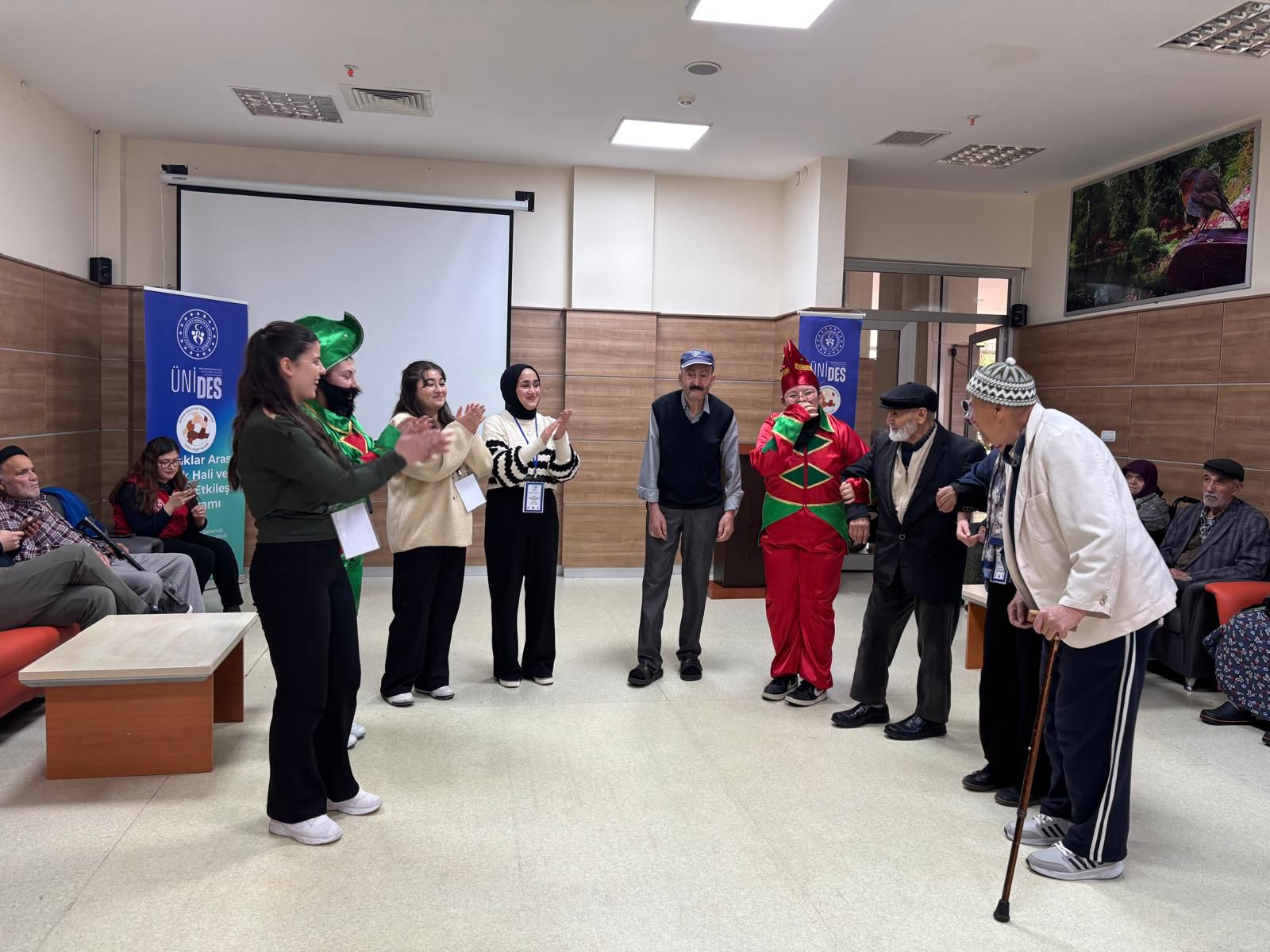 Afyon Kocatepe Üniversitesi Sosyal Hizmet Bölümü Öğrencileri Ünides Projeleri Kapsamında Sandıklı Hüseyin Develi Huzurevimizde Etkinlik Düzenledi