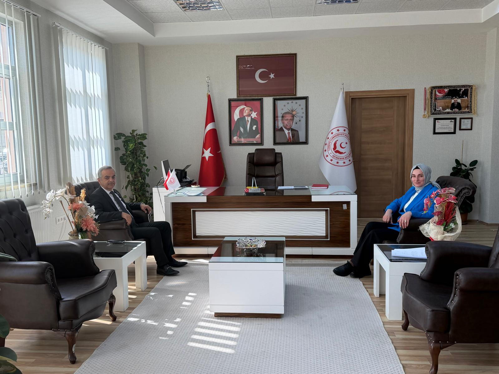 ELAZIĞ RUH SAĞLIĞI VE HASTALIKLARI HASTANESİ BAŞHEKİMİ SAYIN UZMAN DR HİLAL KAYA İL MÜDÜRÜMÜZ SAYIN ÖMER FARUK ERGÜN'Ü ZİYARET ETTİ