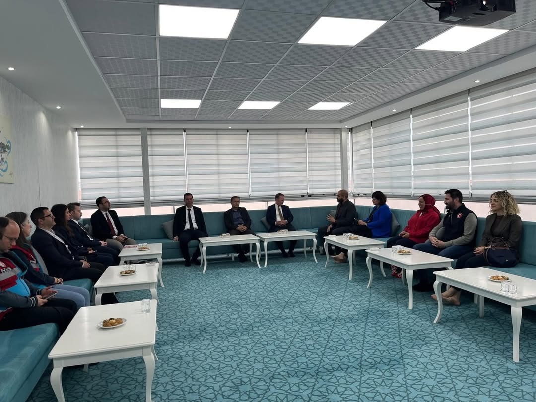 Bakanlığımız Heyetinden, Altıeylül Sosyal Dayanışma Merkezi'ne 'Roman Eylem Planı' Kapsamında Ziyaret