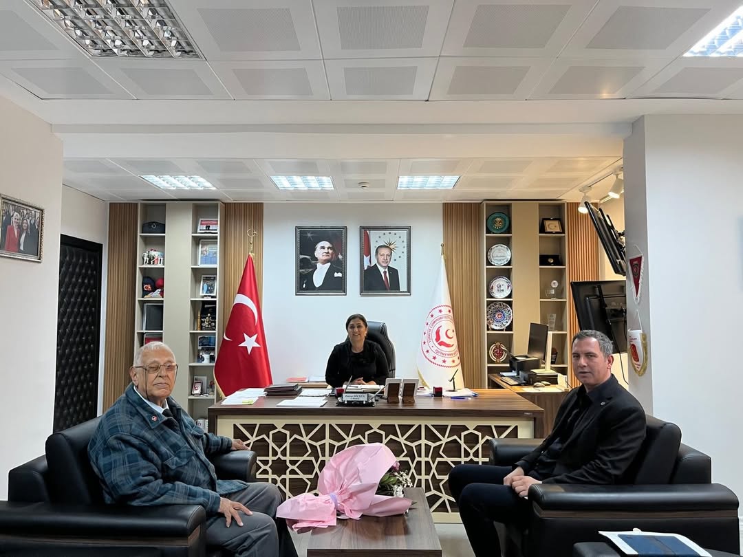 Huzurevimizin Kıymetli Çınarı İsmet Amcamızdan, İl Müdürümüz Sayın Emine BÖÇKÜN’e Gönülleri Isıtan Ziyaret