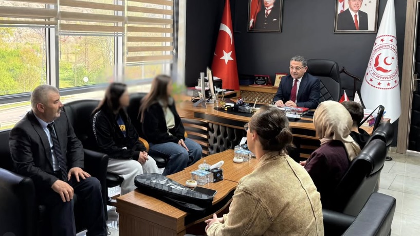 Çocuk Hizmetleri Genel Müdürlüğü 9. Türkiye Badminton Şampiyonası'na katılacak olan çocuklarımız, İl Müdürümüz Adem YÜCEL’i makamında ziyaret etti.