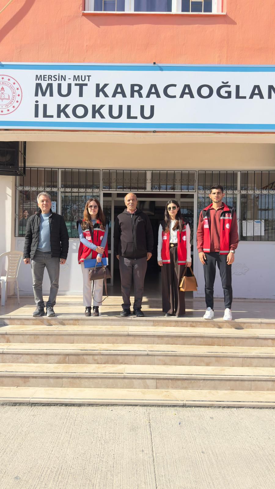 #MutSHM Çocuklar Güvende Programı kapsamında  Karacaoğlan İlkokulu, Karacaoğlan Ortaokulu, Mareşal Fevzi Çakmak Yatılı Bölge Ortaokulu ve Şehit İbrahim Soysal İlkokulu ziyaret edilmiş olup okul müdürü ve öğretmenler ile görüşme gerçekleştirilmiştir.