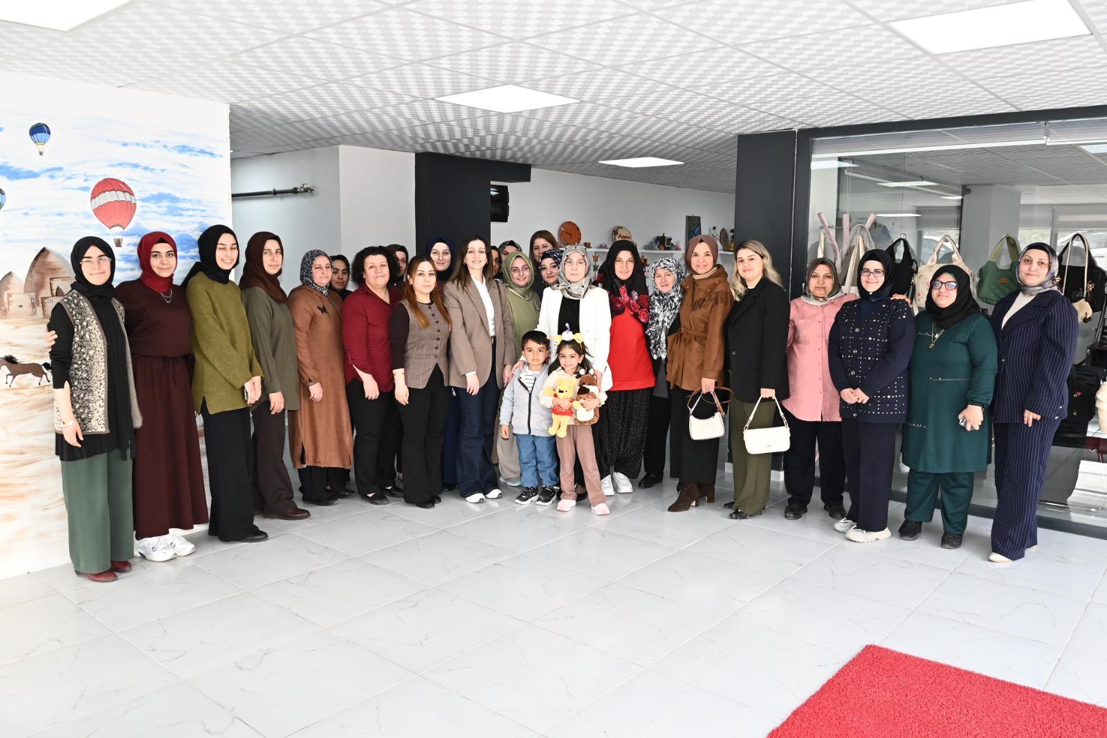 Valimiz Sayın Ali FİDAN’ın eşi Prof. Dr. Fatma Fidan Hanımefendi Aile Destek Merkezi’ni Ziyaret Etti