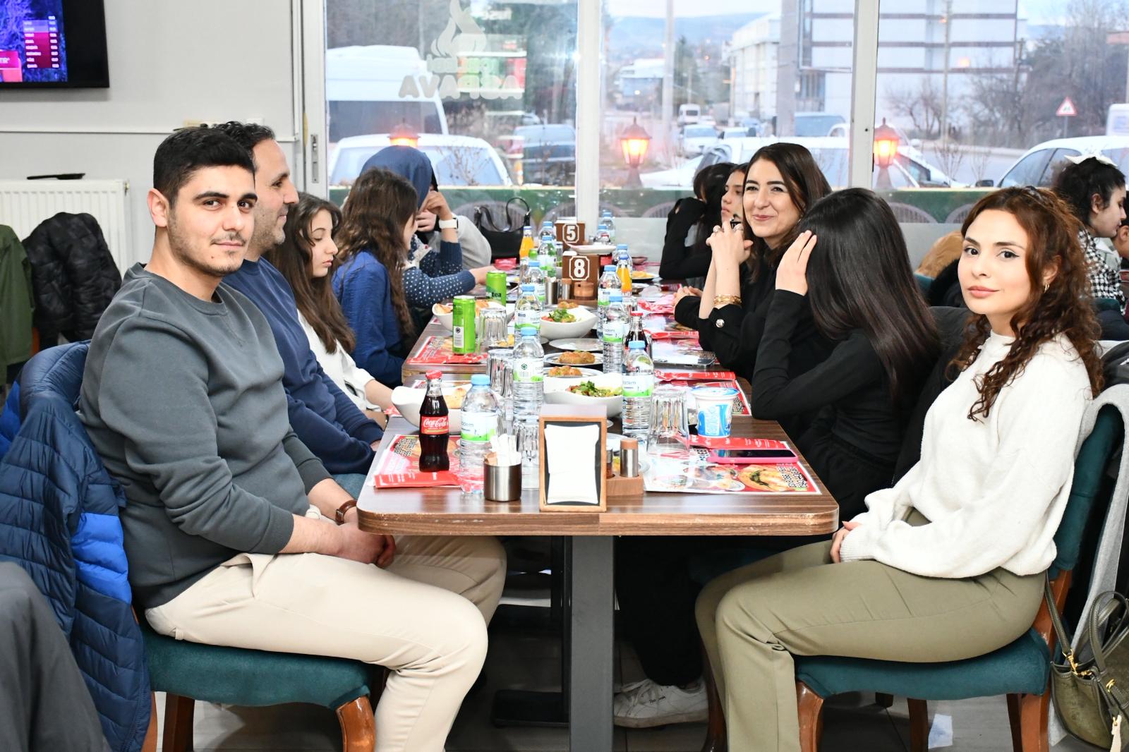 İl Müdürümüz Sayın Çiğdem AÇIKYILDIZ KAZEL, çocuk evimizde kalan çocuklarımızla iftar sofrasında bir araya geldi.