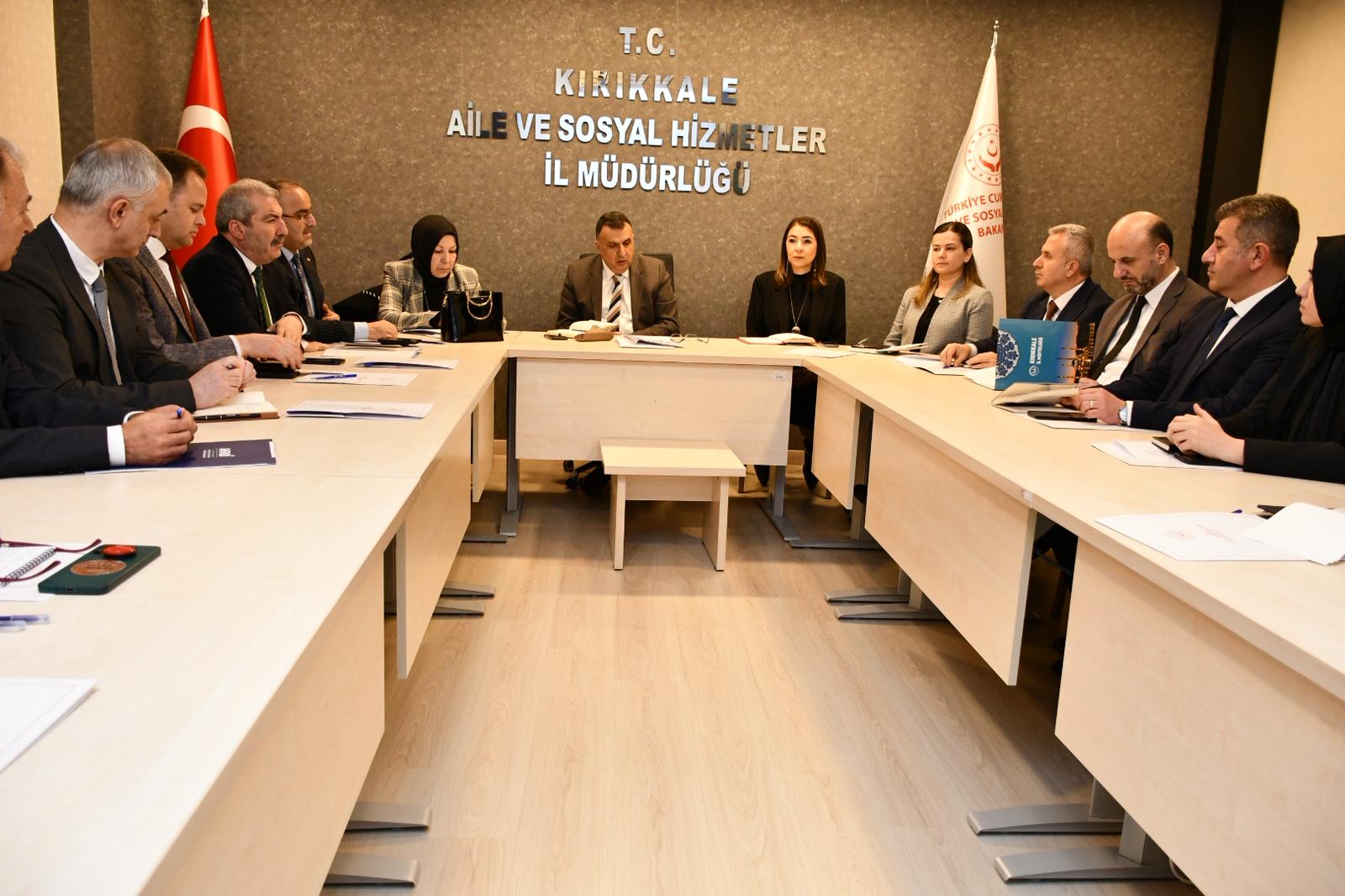 “Ailenin Korunması ve Güçlendirilmesi Vizyon Belgesi ve Eylem Planı” kapsamında toplantı gerçekleştirildi.
