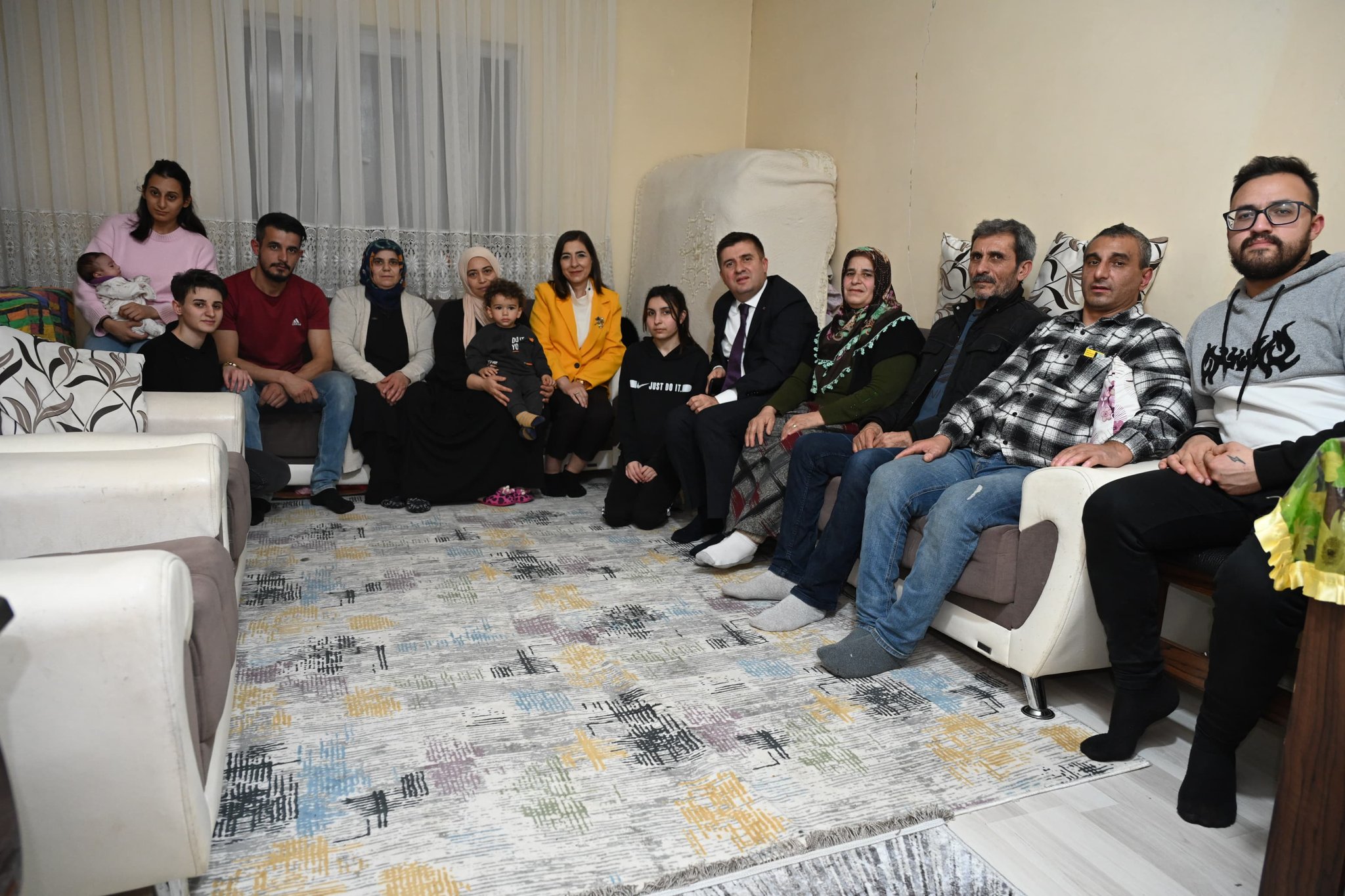 Ahmet amcamız ve Zeynep teyzemizin gönül sofrasına misafir olundu.