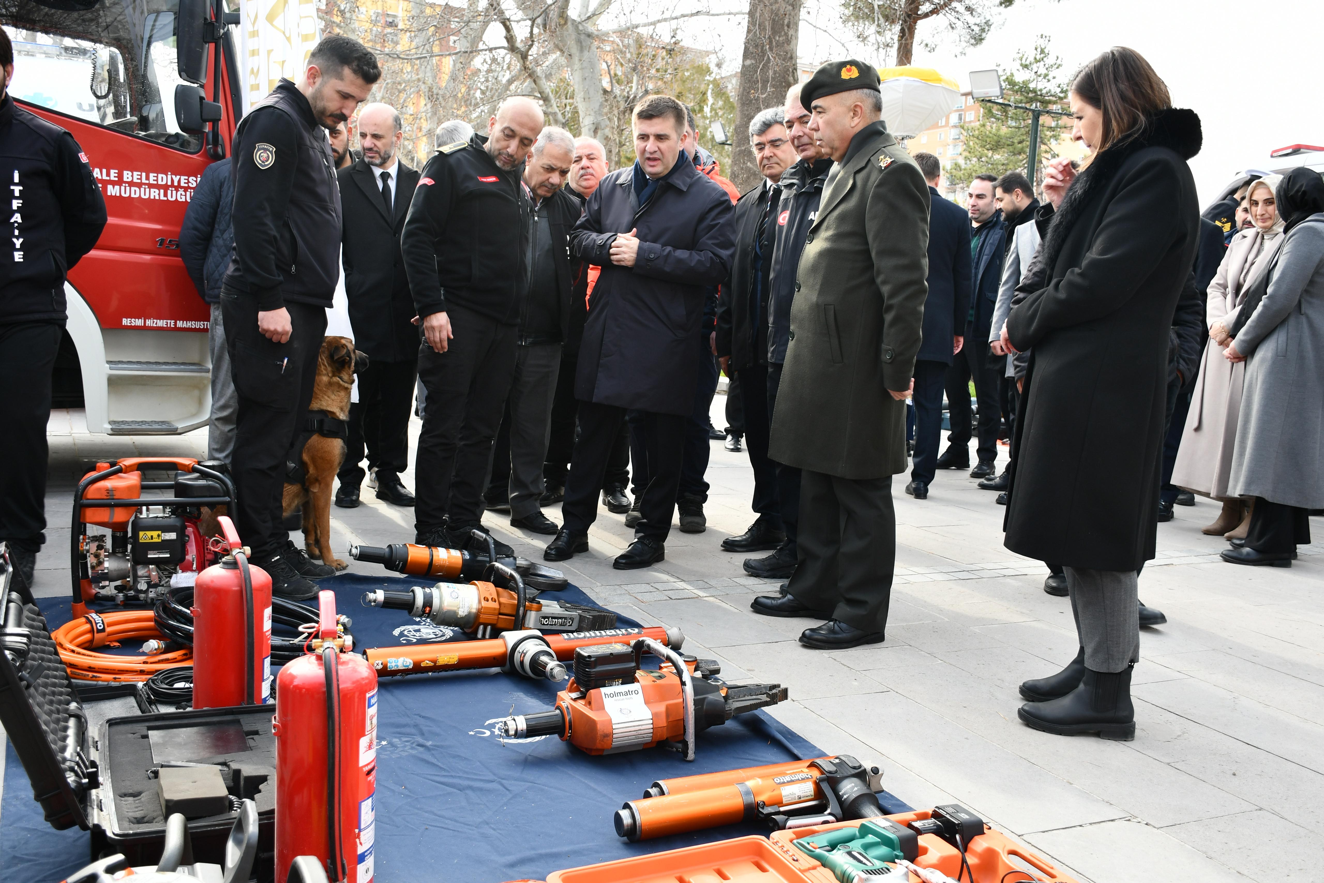 1–7 Mart Deprem Haftası kapsamında, AFAD İl Müdürlüğü koordinesinde fotoğraf ve ekipman sergisi açılışı gerçekleştirildi.