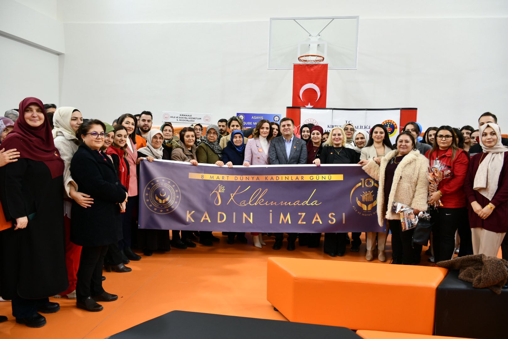 Valimiz Sayın H. Engin SARIİBRAHİM ve eşi Hatice SARIİBRAHİM Hanımefendi, 8 Mart Dünya Kadınlar Günü dolayısıyla düzenlenen programa katılım sağladı.