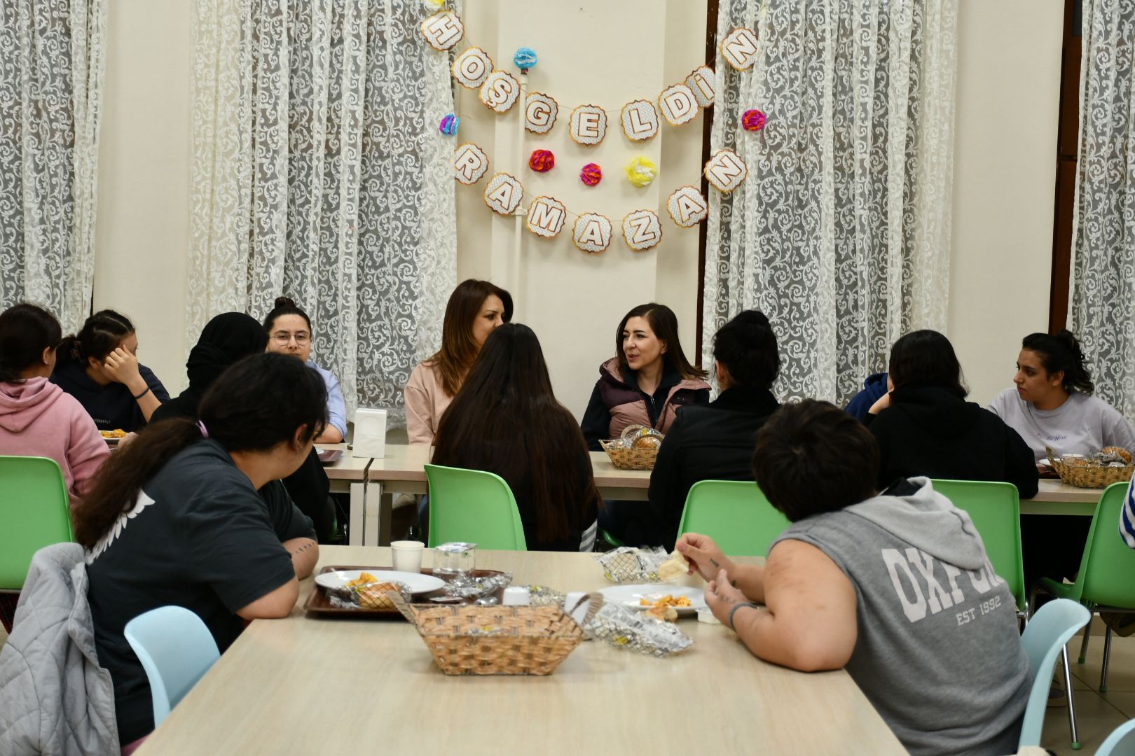 İl Müdürümüz Sayın Çiğdem AÇIKYILDIZ KAZEL, sahur programında kuruluşlarımızda kalan çocuklarımızla bir araya gelerek aynı sofrayı paylaştı. 