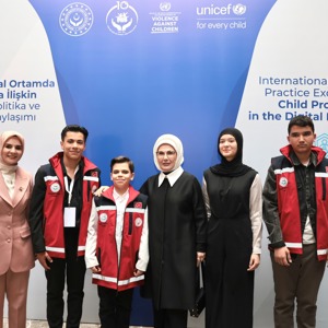 Emine Erdoğan Hanımefendi ve Bakanımız Göktaş, "Çocukların Dijital Ortamda Korunmasına İlişkin Uluslararası Politika ve Uygulama Paylaşımı" toplantısına katıldı - fotoğraf 6