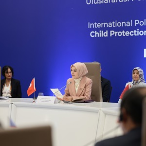 Emine Erdoğan Hanımefendi ve Bakanımız Göktaş, "Çocukların Dijital Ortamda Korunmasına İlişkin Uluslararası Politika ve Uygulama Paylaşımı" toplantısına katıldı - fotoğraf 8