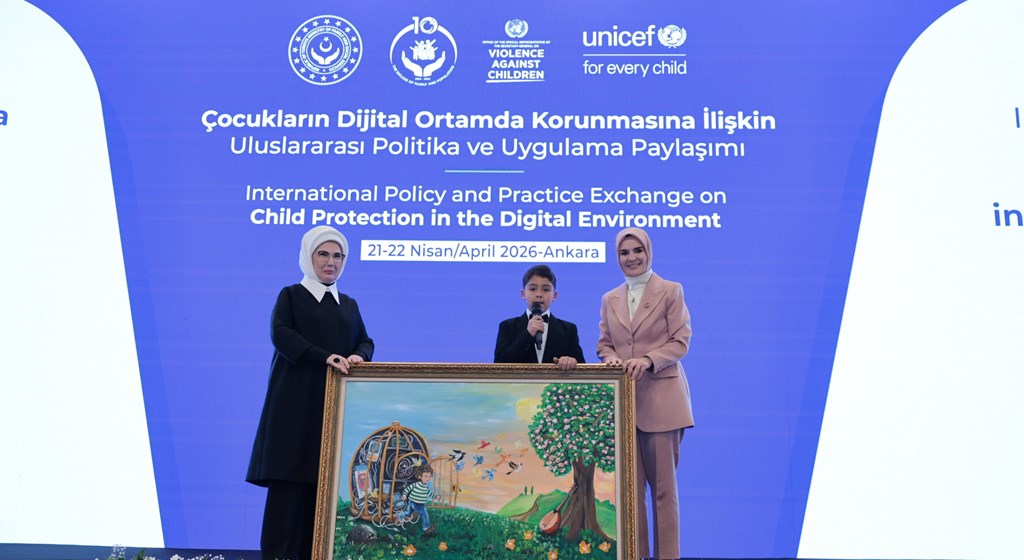 Emine Erdoğan Hanımefendi ve Bakanımız Göktaş, "Çocukların Dijital Ortamda Korunmasına İlişkin Uluslararası Politika ve Uygulama Paylaşımı" toplantısına katıldı