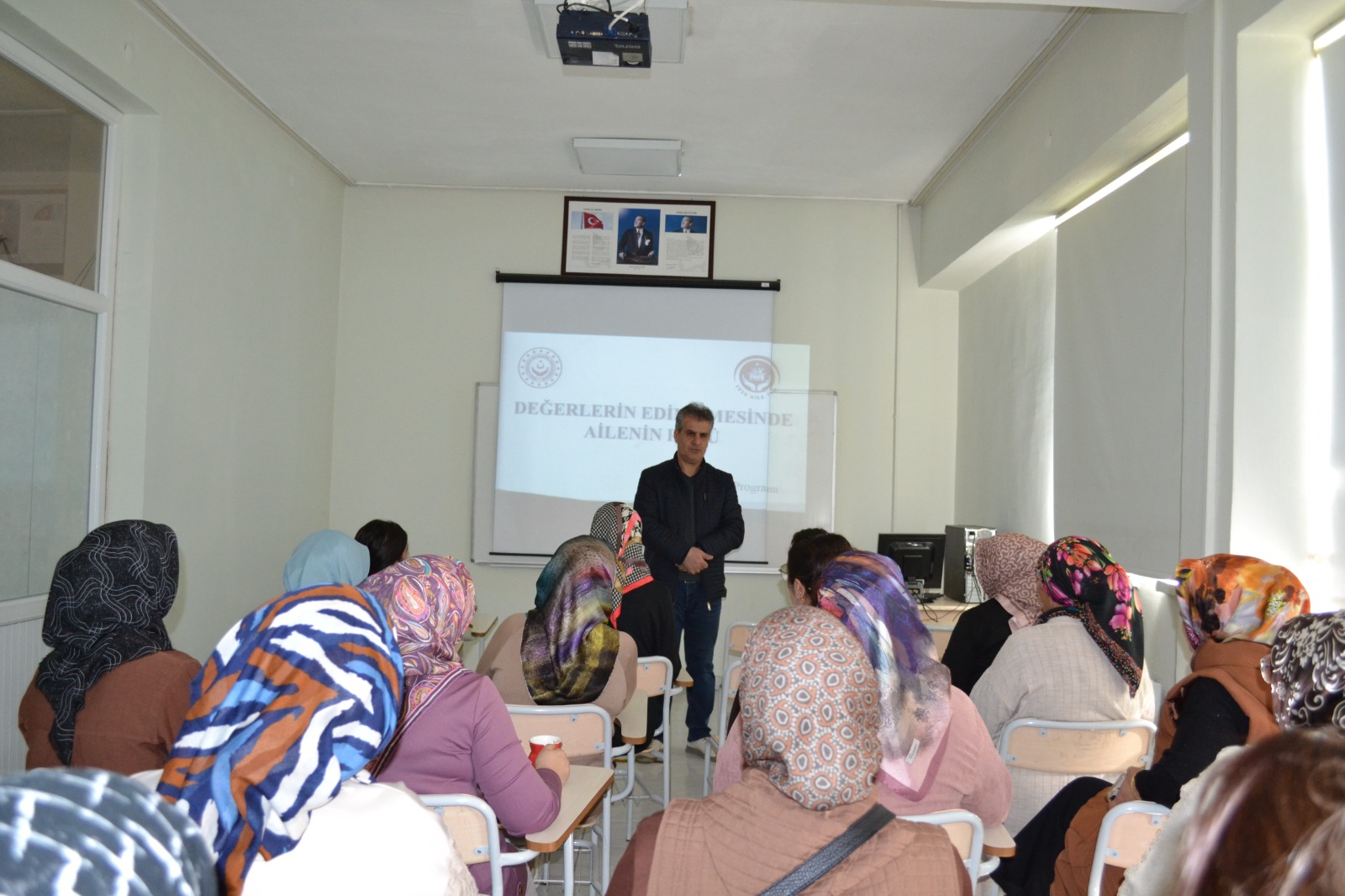"Değerlerin Edinilmesinde Ailenin Rolü" Konulu Eğitim Semineri Verildi