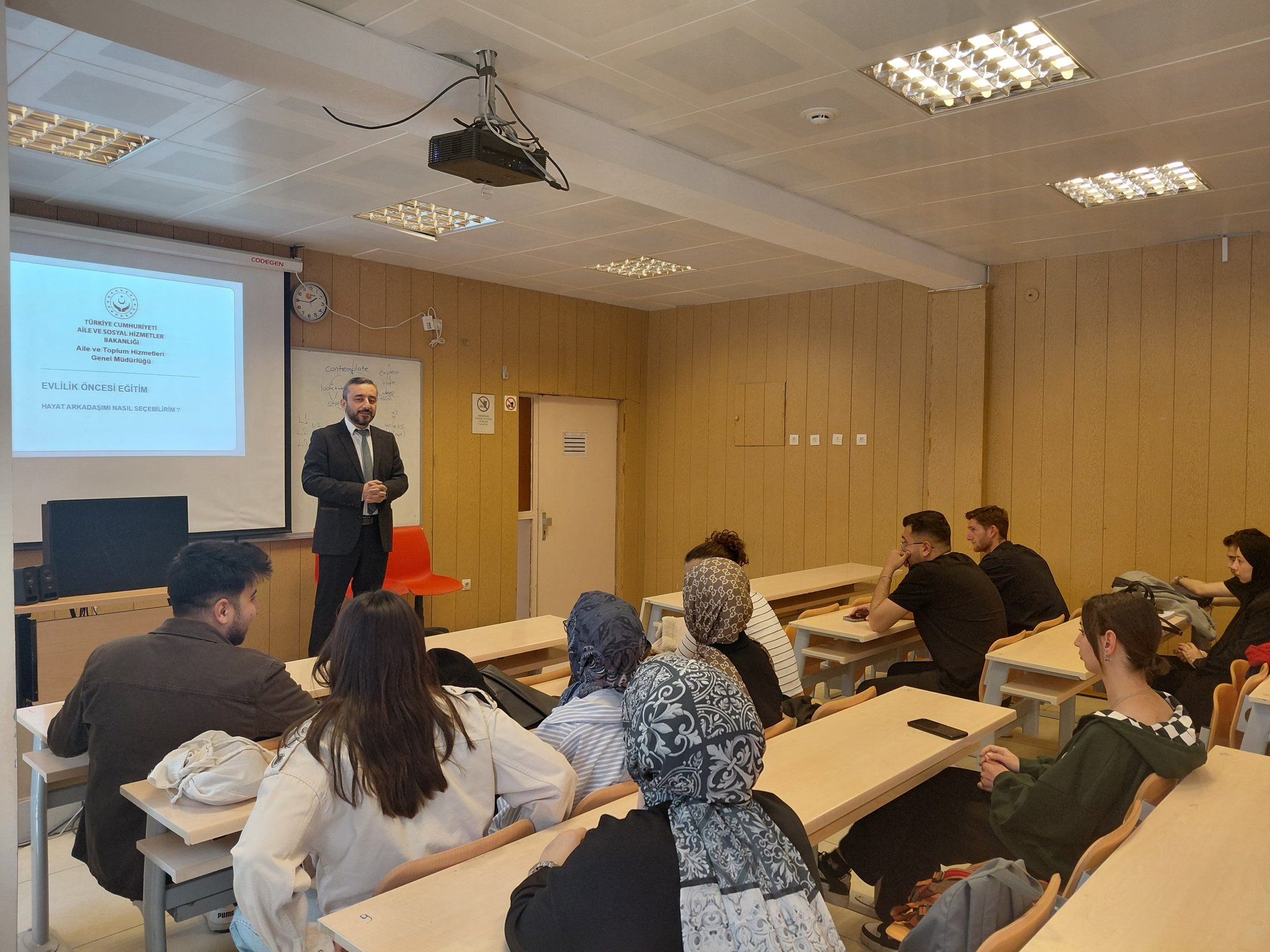 "Evlilik Öncesi Eğitim Programı" Kapsamında Üniversitelerde Gençlerle Bir Arada