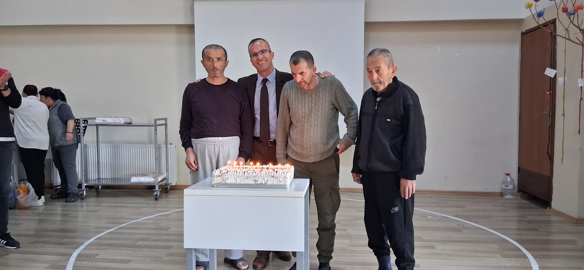 Kadirli Engelsiz Yaşam Bakım ve Rehabilitasyon Merkezi’nde düzenlenen doğum günü etkinliğimize, Osmaniye Engelsiz Yaşam Bakım ve Rehabilitasyon Merkezi’nde koruma ve bakım altında bulunan bireylerimiz de katılım sağlamıştır.