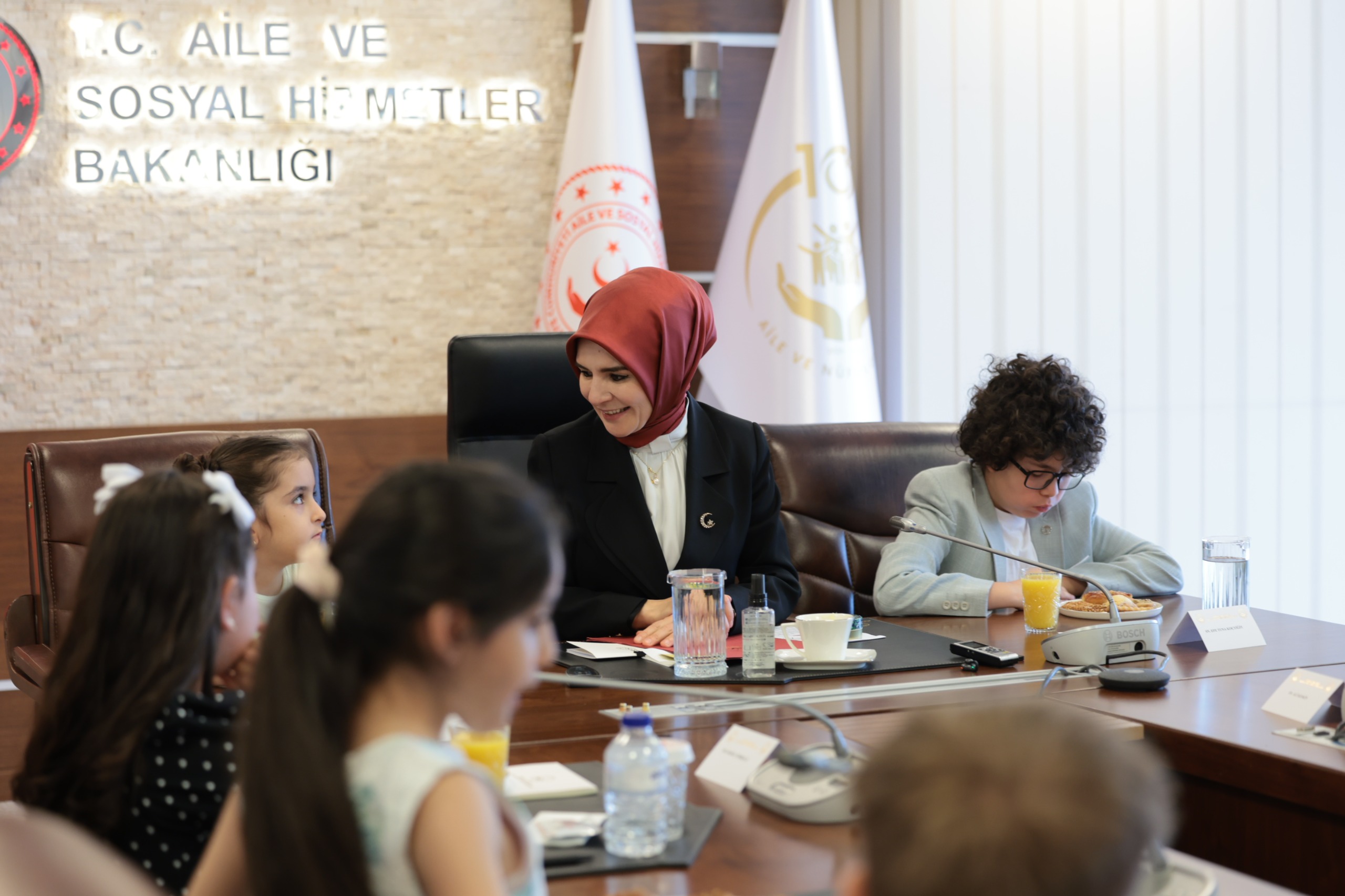 Bakanımız Göktaş, 23 Nisan dolayısıyla dolayısıyla şehit ve gazi çocuklarını ağırladı