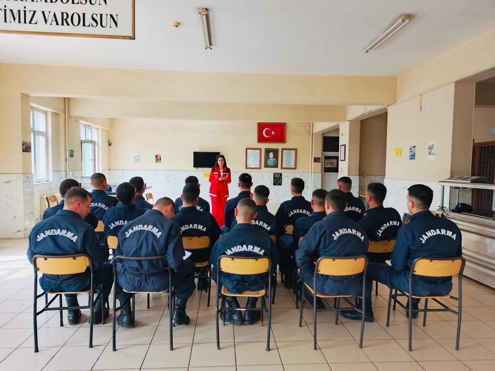 Şiddet Önleme ve İzleme Merkezi (ŞÖNİM) Eğitim Birimi tarafından Cezaevi Üst Tabur Komutanlığı personeline yönelik; kadına yönelik şiddetle mücadele, Alo 183 Sosyal Destek Hattı, KADES, elektronik kelepçe uygulaması ile erken yaşta ve zorla evliliklerle mücadele konularını kapsayan bir eğitim semineri gerçekleştirilmiştir.