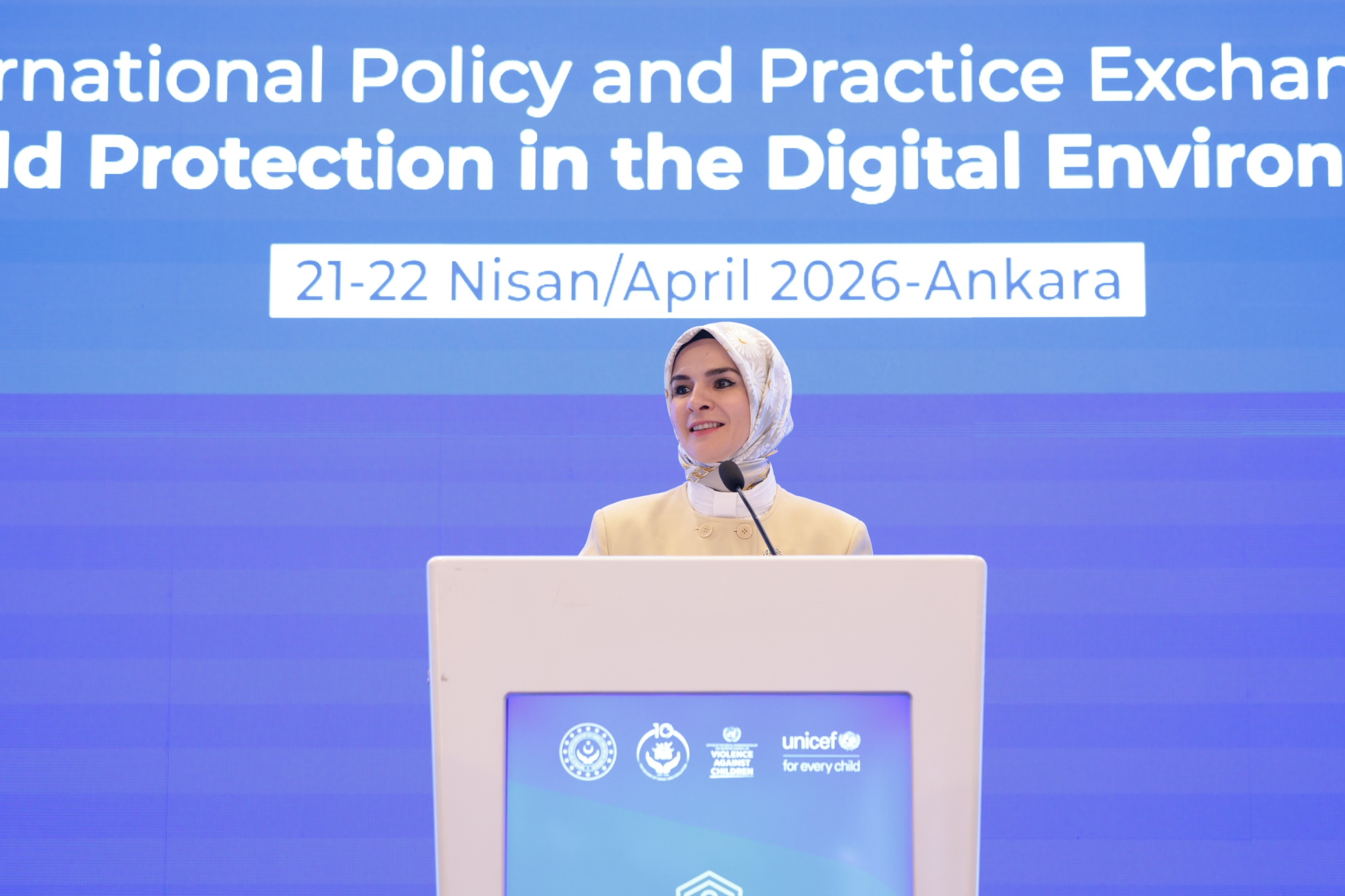 İki gün süren “Çocukların Dijital Ortamda Korunmasına İlişkin Uluslararası Politika ve Uygulama Paylaşımı Toplantısı” kapanış töreniyle sona erdi. 