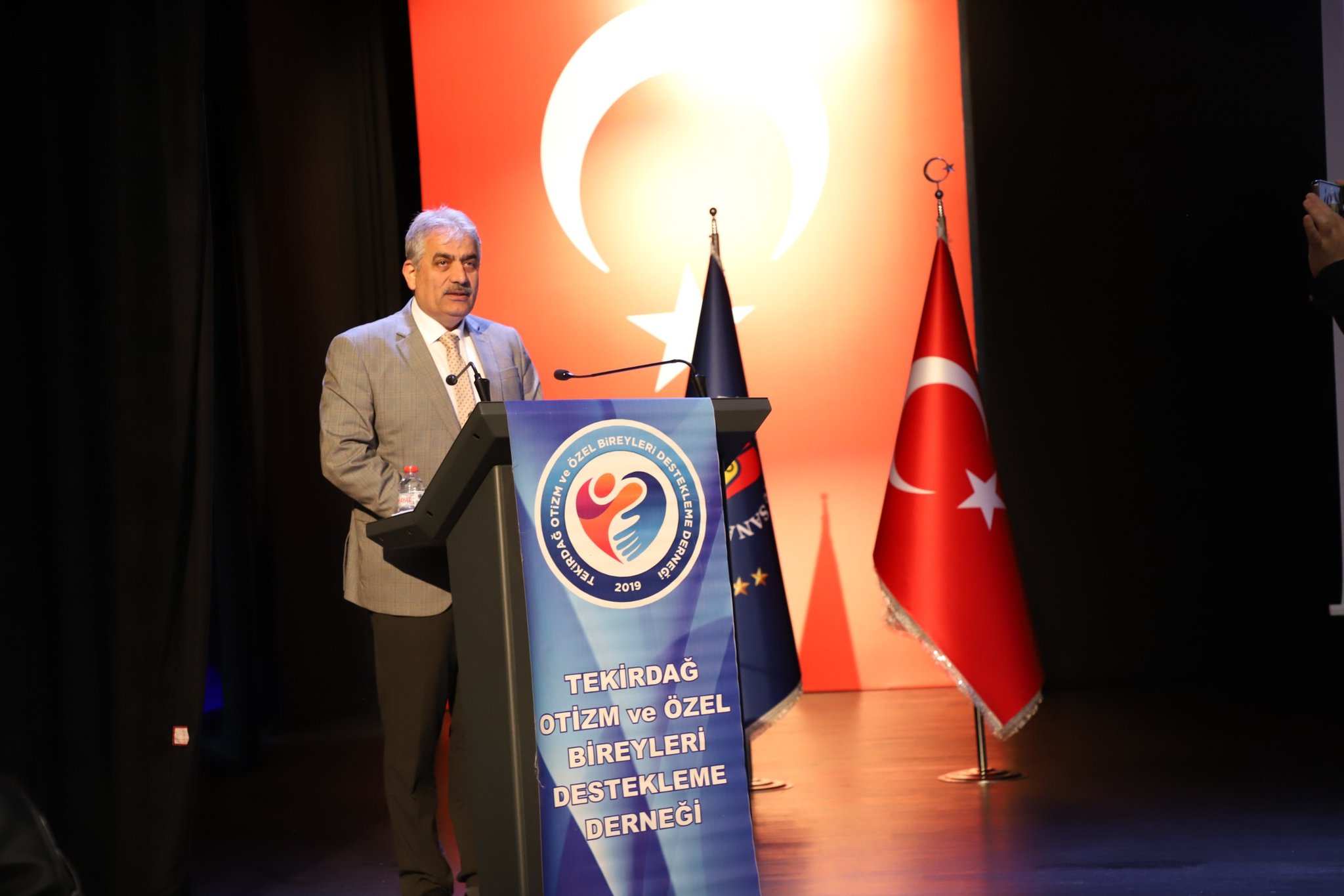 Otizm ve Özel Gereksinimli Birey Ailelerine Yönelik Konferans Gerçekleştirildi