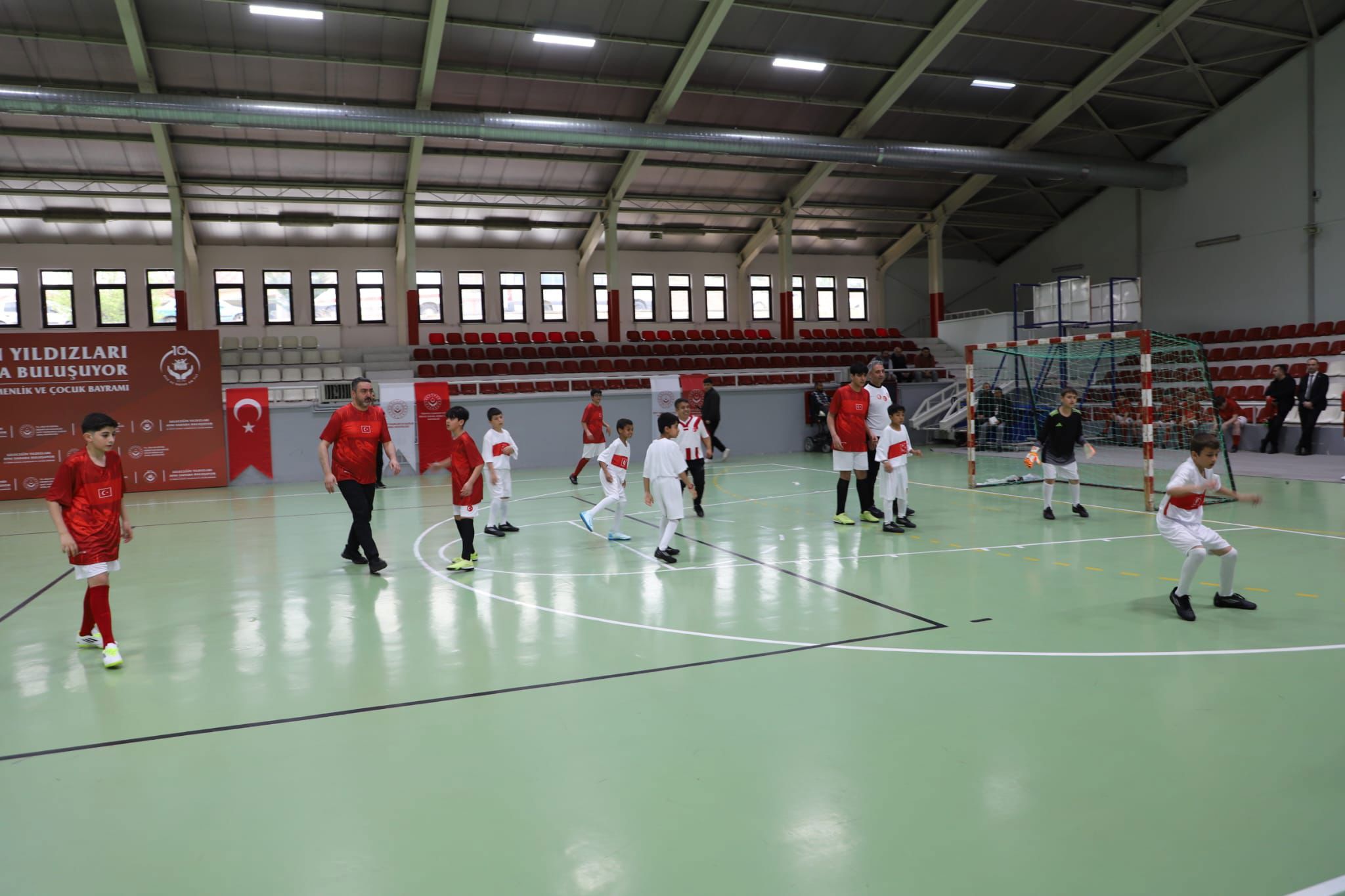 23 Nisan’da “Geleceğin Yıldızları” Aynı Sahada Buluştu - fotoğraf 2
