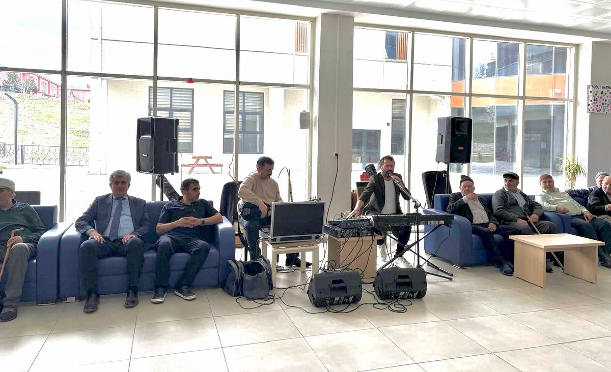 Güldal Akşit Huzurevi’nde Müzik Dolu Anlar, Büyüklerimiz Coşkuyla Eğlendi
