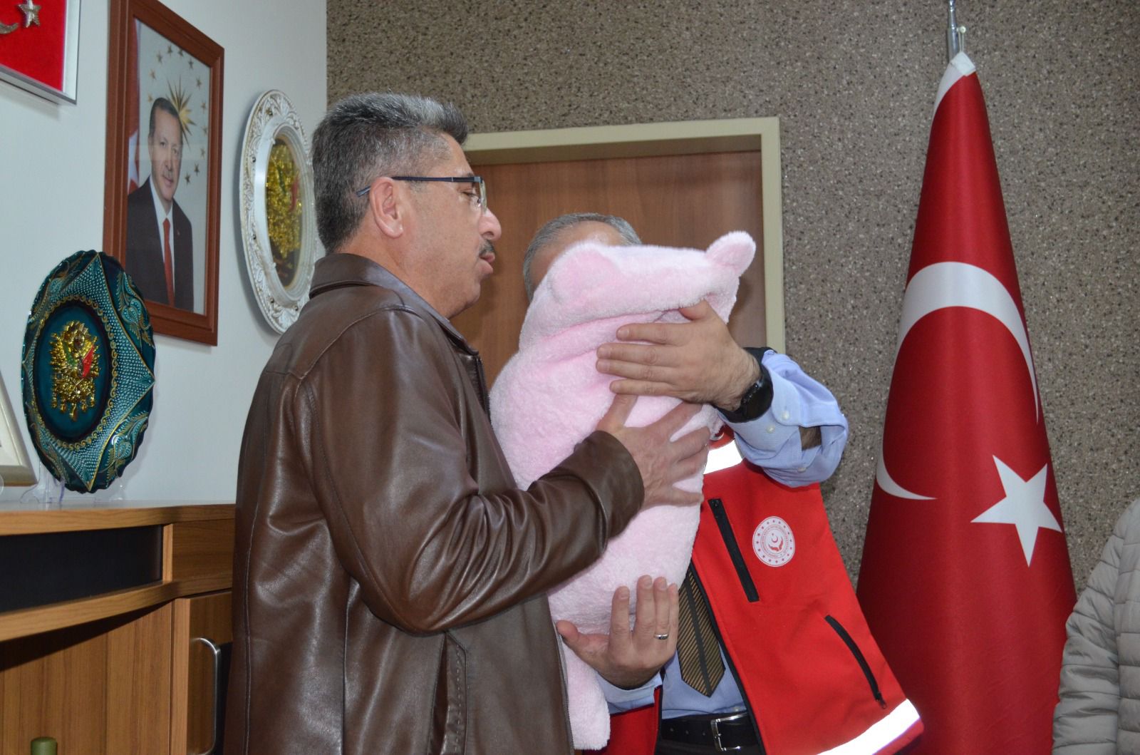 Umay Bebeği Süreli Koruyucu Ailesine Teslim Ettik.