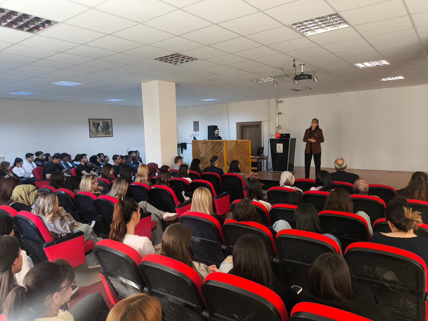 Kula’da Üniversite Öğrencilerine Kadına Yönelik Şiddetle Mücadele Eğitimi Verildi
