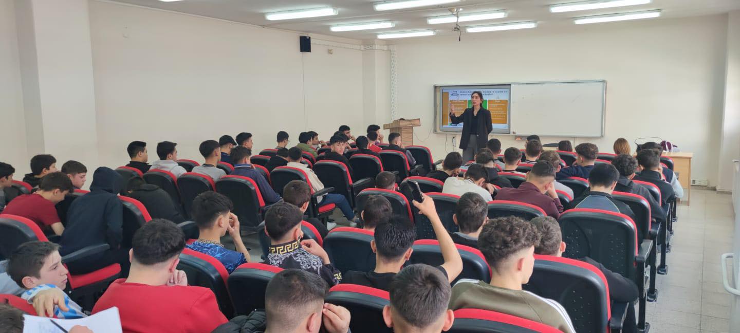 Demirci’de Öğrencilere Sağlıklı Teknoloji Kullanımı Eğitimi Verildi